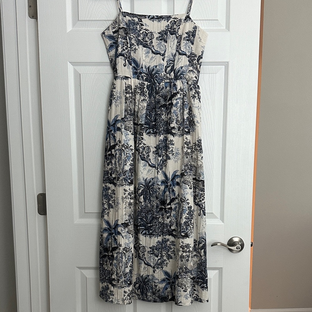 NWOT- Tropical Elegant Blue and cream Floral linen dress